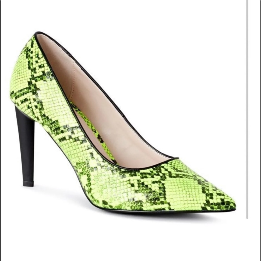 Kendall & Kylie snakeskin size 8